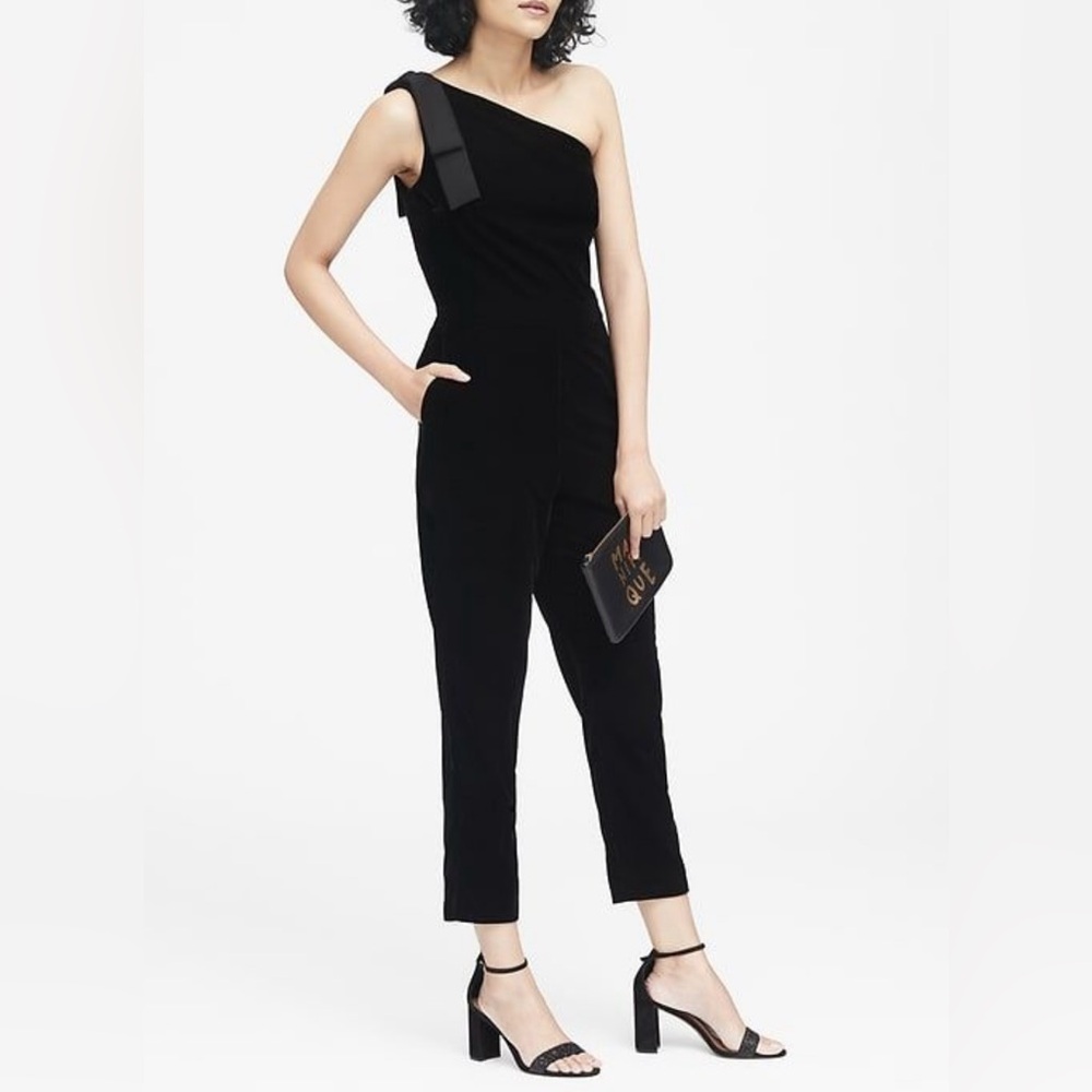 NWOT banana republic bow one shoulder velvet jumpsuit